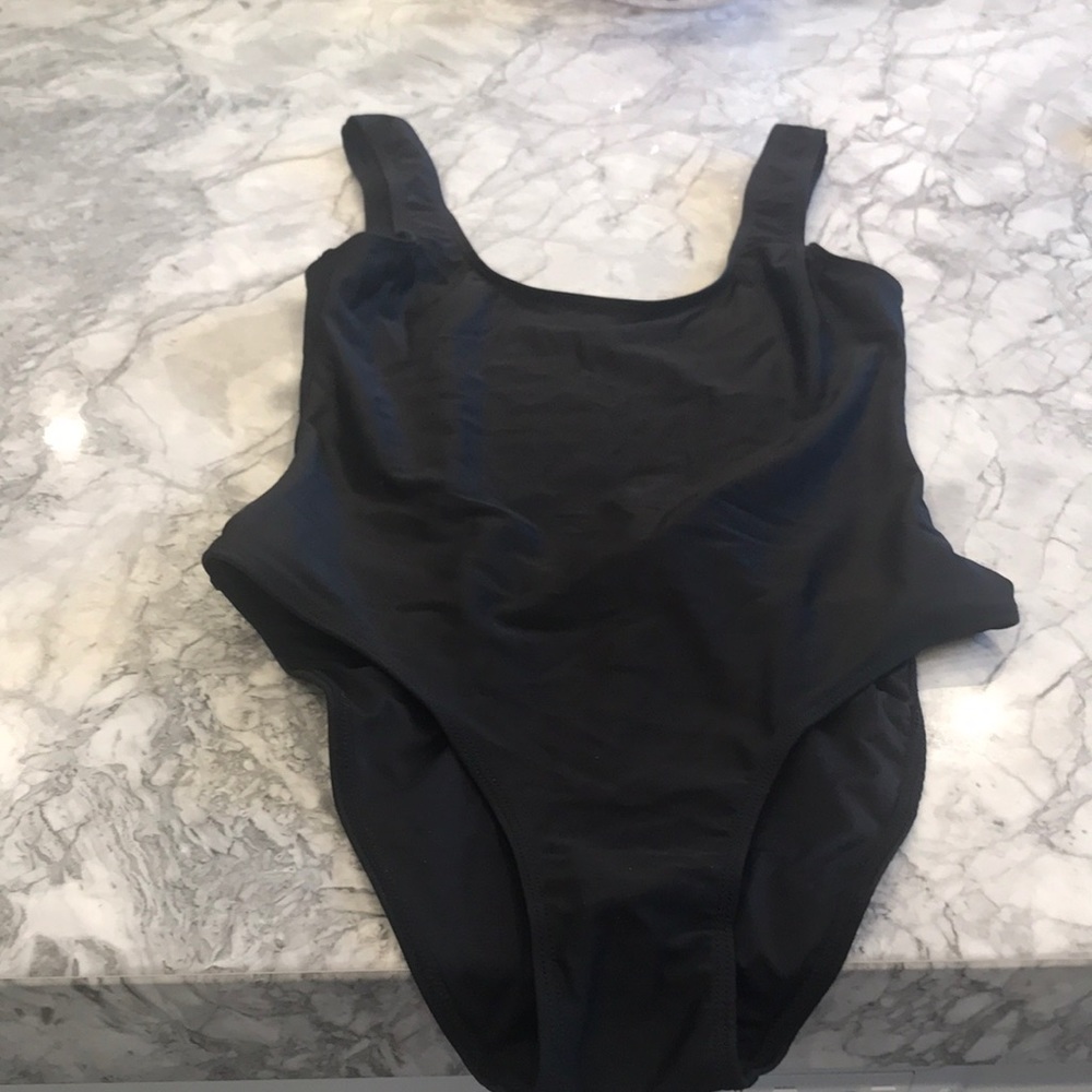 Brand new with tag Kendall and Kylie baiting suite
